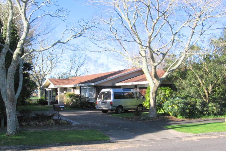 Photo of property in 8 Mcinnes Place, Queenwood, Hamilton, 3210