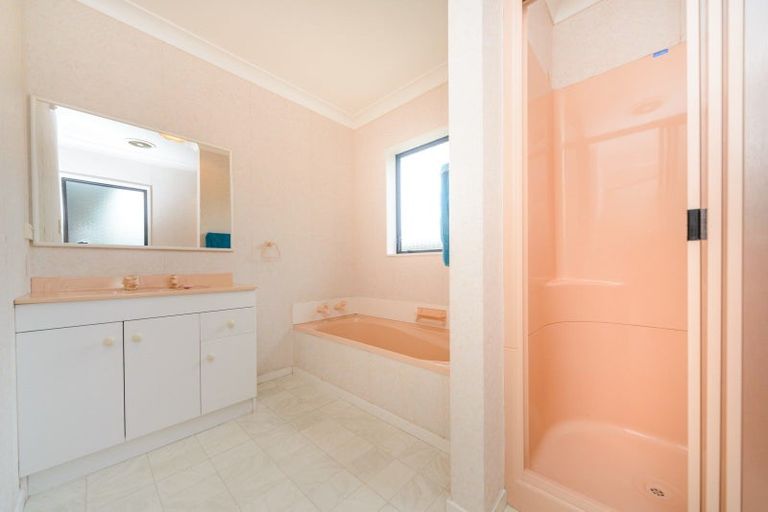 Photo of property in 112 John F Kennedy Drive, Milson, Palmerston North, 4414