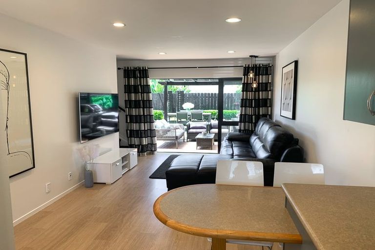 Photo of property in 10 Puma Drive, Golflands, Auckland, 2013