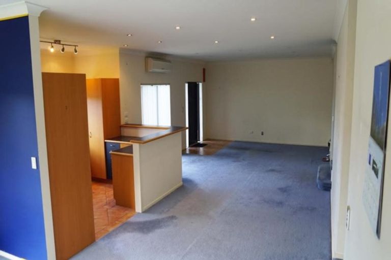 Photo of property in 23 Roberta Crescent, Orewa, 0931