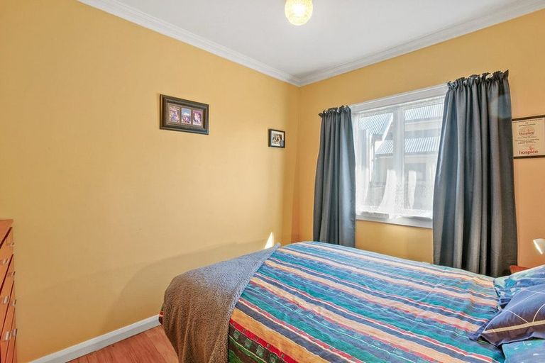 Photo of property in 41 Omata Road, Marfell, New Plymouth, 4310