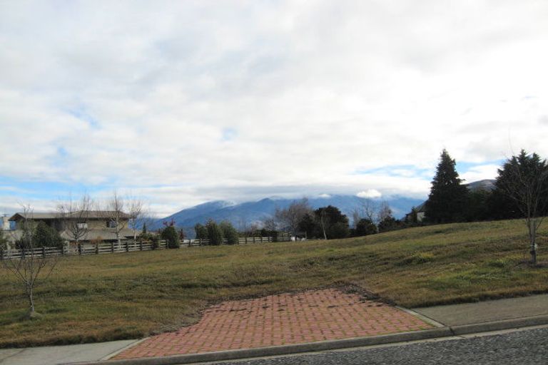 Photo of property in 2 Atherton Place, Wanaka, 9305