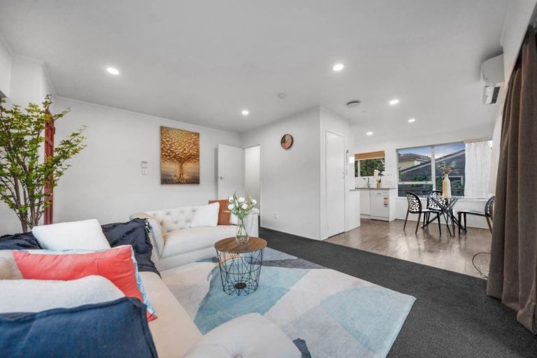 Photo of property in 2/27 Waimana Road, Conifer Grove, Takanini, 2112