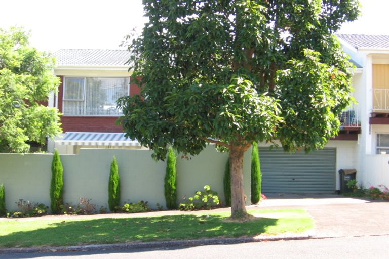 Photo of property in 2/58 Mariri Road, One Tree Hill, Auckland, 1061