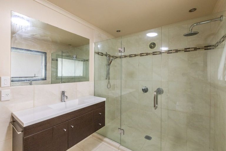 Photo of property in 13a Cambridge Terrace, Taradale, Napier, 4112