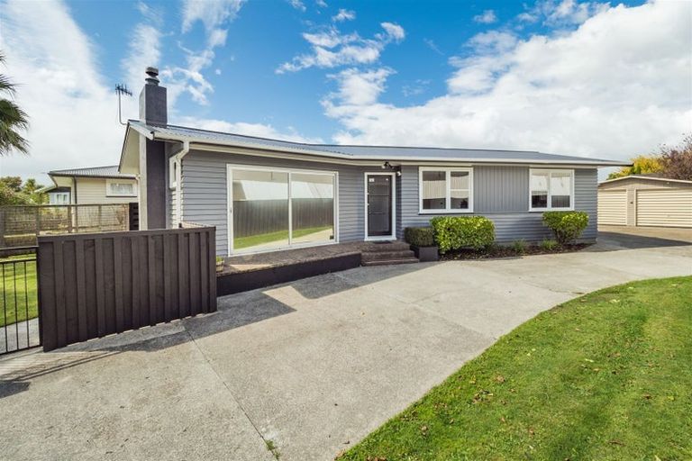 Photo of property in 22 Rhodes Drive, Kelvin Grove, Palmerston North, 4414