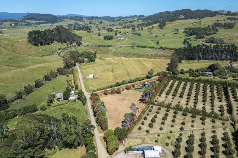 Photo of property in 33 Orua Lane, Hot Water Beach, Whitianga, 3591