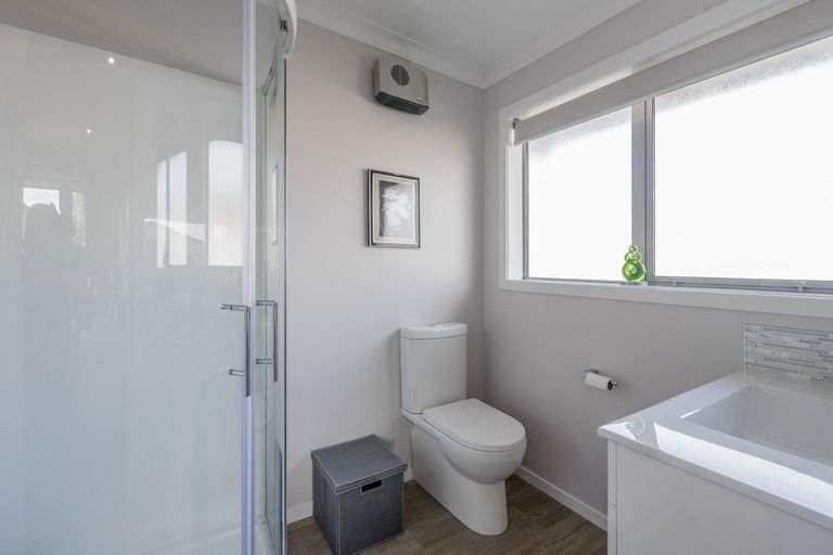 Photo of property in 13 Saint Vincent Way, Waikanae, 5036