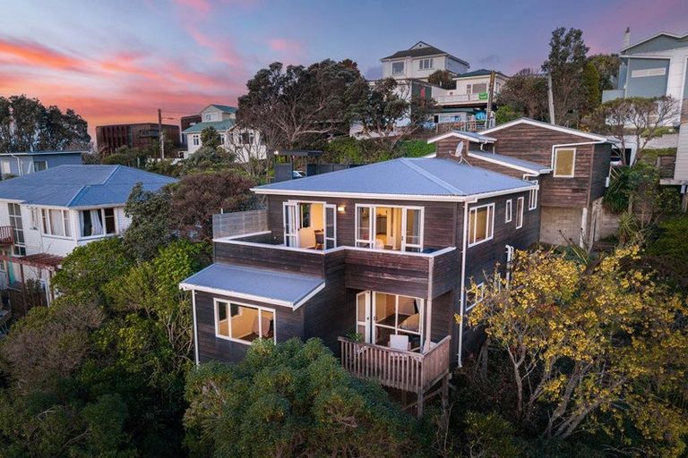 Photo of property in 81 Nevay Road, Miramar, Wellington, 6022