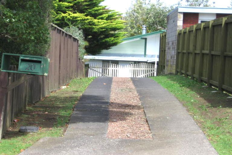 Photo of property in 20 Karo Place, Glendene, Auckland, 0602