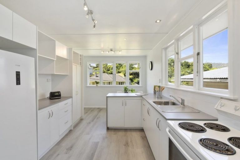 Photo of property in 47 Bird Grove, Stokes Valley, Lower Hutt, 5019