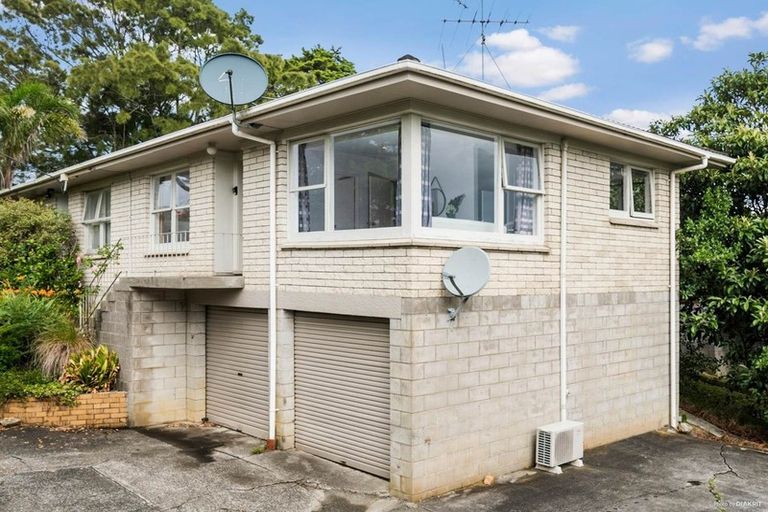 Photo of property in 2/113 Target Road, Totara Vale, Auckland, 0629