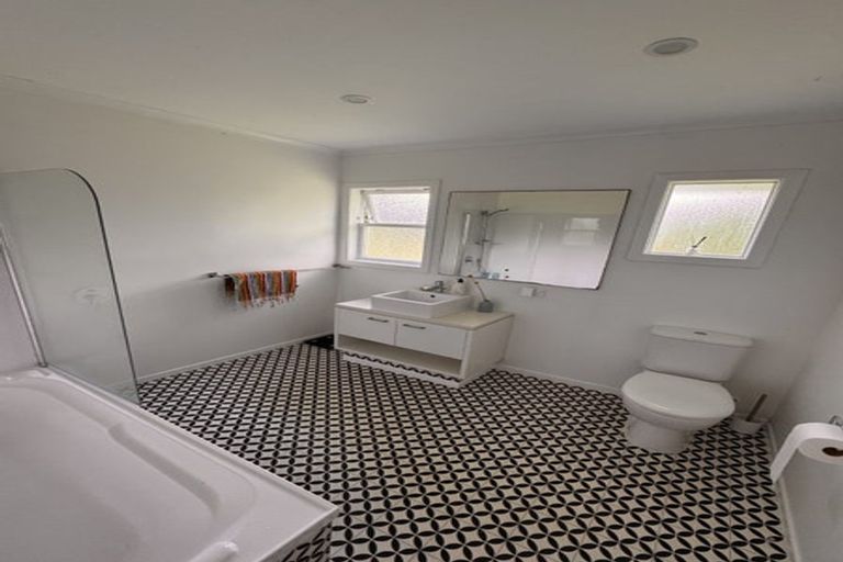 Photo of property in 407a Main Road, Huapai, Kumeu, 0810