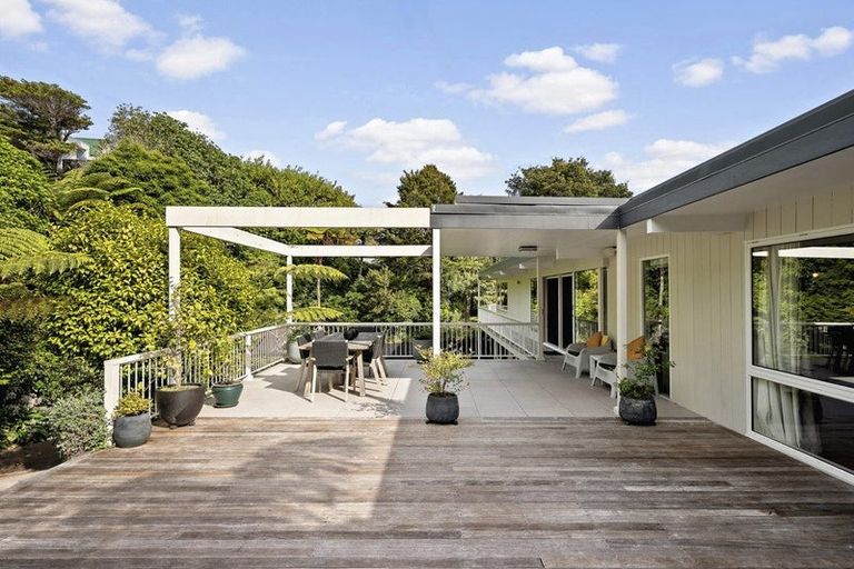 Photo of property in 5 Glentui Grove, Khandallah, Wellington, 6035