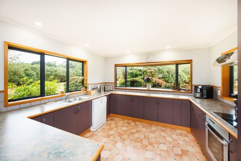 Photo of property in 46 Turitea Road, Fitzherbert, Palmerston North, 4472