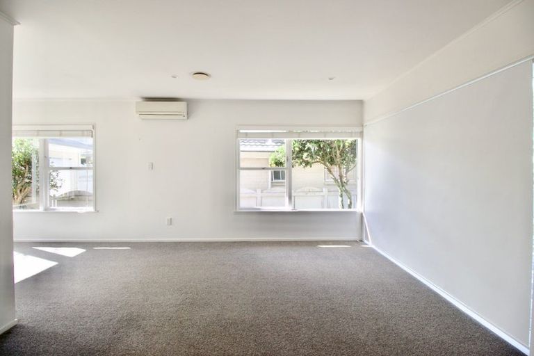 Photo of property in 3b Lake Pupuke Drive, Takapuna, Auckland, 0622