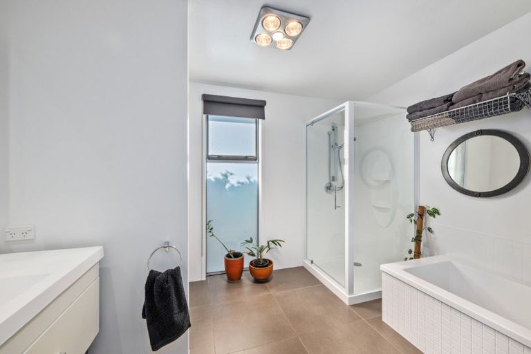 Photo of property in 11 Glentui Place, Waikawa, Picton, 7220