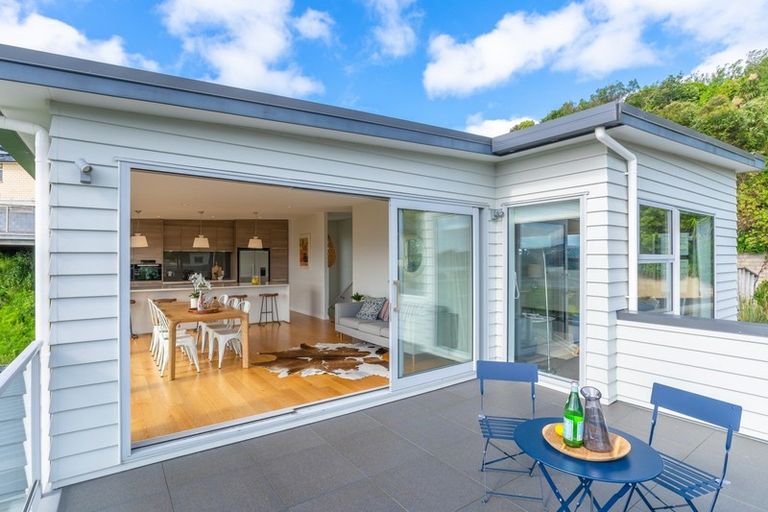 Photo of property in 16 Bunker Way, Strathmore Park, Wellington, 6022