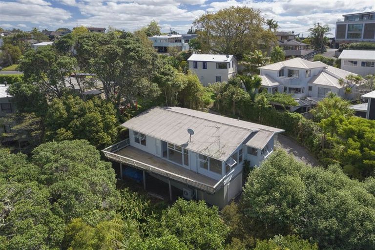 Photo of property in 71 Lyons Avenue, Murrays Bay, Auckland, 0630