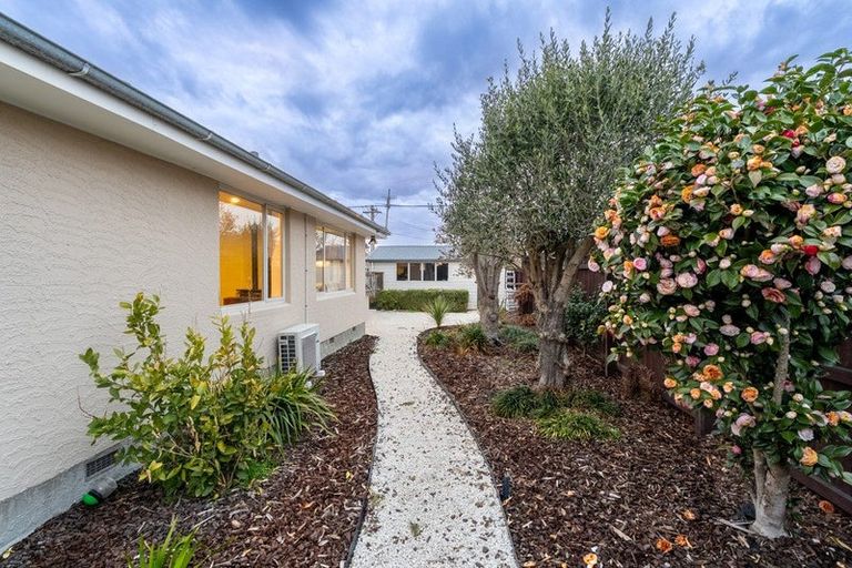 Photo of property in 43 Daniels Road, Redwood, Christchurch, 8051