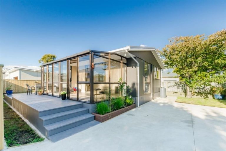 Photo of property in 15a Winton Street, Paraparaumu Beach, Paraparaumu, 5032