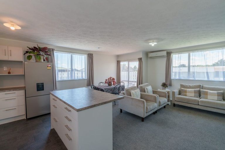 Photo of property in 33 Tiller Close, Kelvin Grove, Palmerston North, 4414