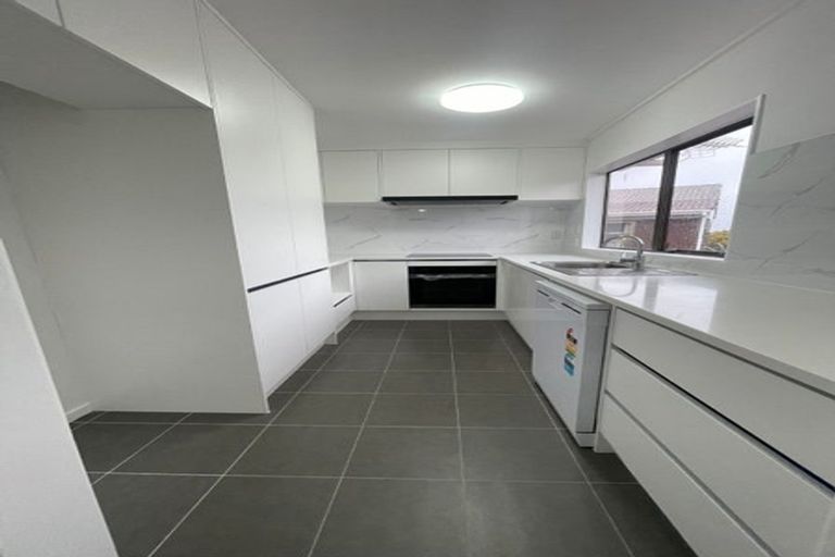 Photo of property in 1/41 College Road, Northcote, Auckland, 0627