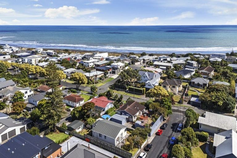 Photo of property in 6 Henui Street, Strandon, New Plymouth, 4312