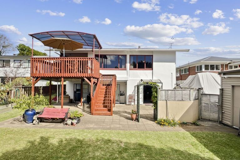 Photo of property in 12 Frank Place, Hillpark, Auckland, 2102