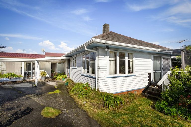 Photo of property in 11 Shamrock Lane, Te Atatu Peninsula, Auckland, 0610