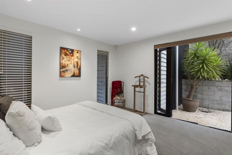 Photo of property in 2/272 Hurstmere Road, Takapuna, Auckland, 0622