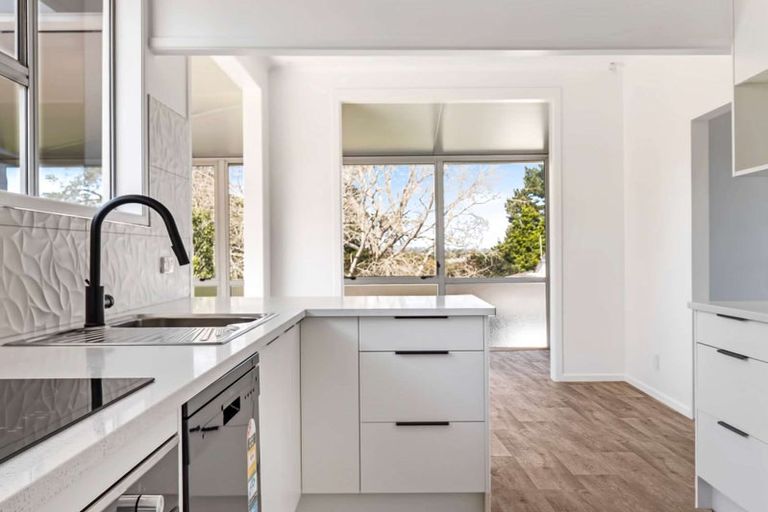 Photo of property in 24 Leaver Place, Weymouth, Auckland, 2103