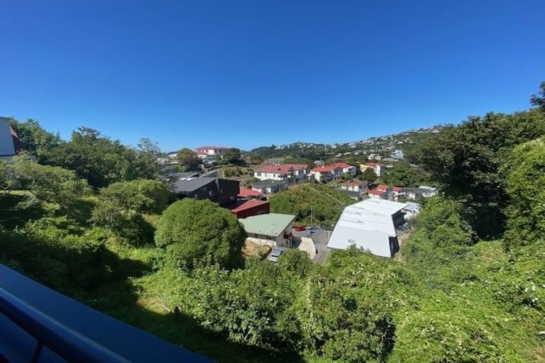 Photo of property in 2/93a Kelburn Parade, Kelburn, Wellington, 6012