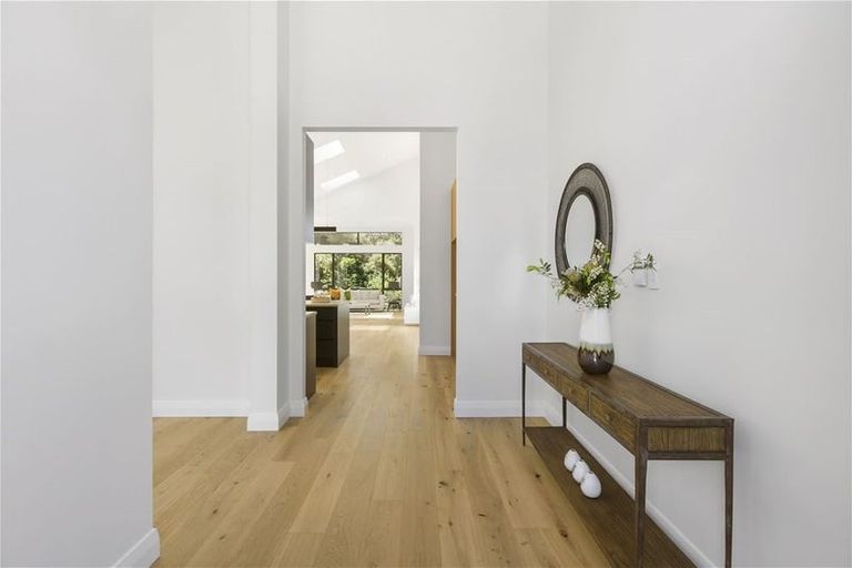 Photo of property in 24 Lorikeet Place, Unsworth Heights, Auckland, 0632