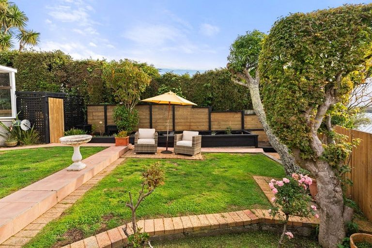 Photo of property in 81 Seaview Road, Paremata, Porirua, 5024