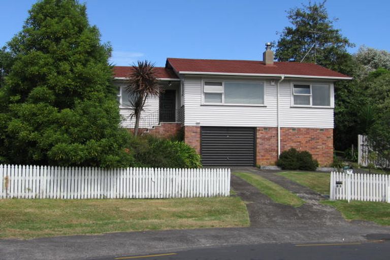 Photo of property in 13 Cajero Place, Green Bay, Auckland, 0604
