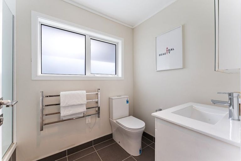 Photo of property in 1/133 Edmonton Road, Te Atatu South, Auckland, 0610