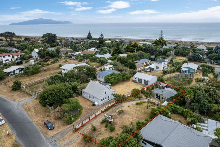 Photo of property in 37 Dixie Street, Te Horo Beach, Otaki, 5581