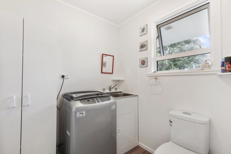 Photo of property in 24 Bartlett Grove, Tawa, Wellington, 5028