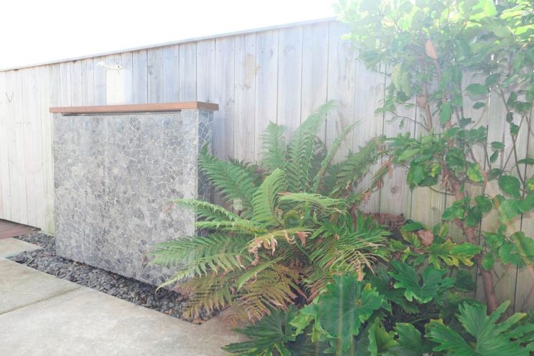 Photo of property in 5 Mahia Lane, Waikanae, 5036
