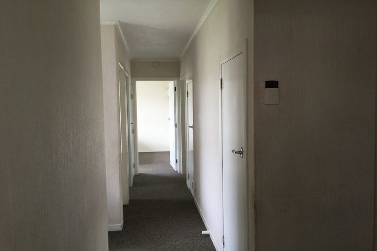 Photo of property in 32 Te Kanawa Crescent, Henderson, Auckland, 0610