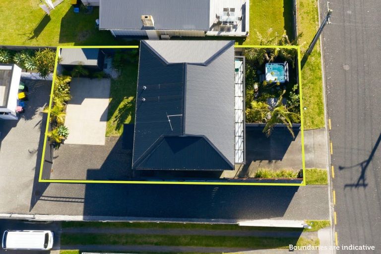 Photo of property in 22 Karewa Parade, Papamoa Beach, Papamoa, 3118