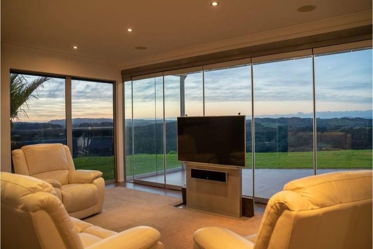 Photo of property in 83 Jervis Road, Waiwera, Orewa, 0994