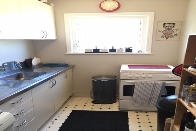 Photo of property in 10 Levy Street, Mount Victoria, Wellington, 6011