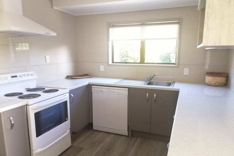 Photo of property in 2/7 Kathleen Place, Rainbow Point, Taupo, 3330