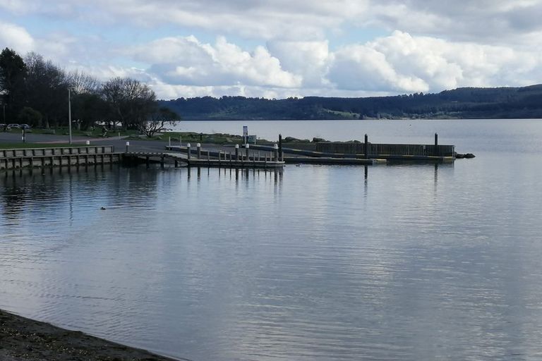 Photo of property in 2/7 Kathleen Place, Rainbow Point, Taupo, 3330