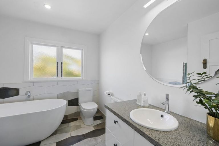 Photo of property in 54 Barrett Street, Westown, New Plymouth, 4310