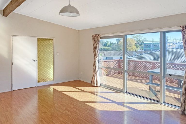 Photo of property in 69 Harrington Road, Henderson, Auckland, 0610