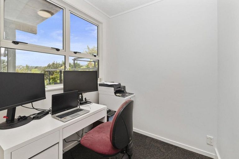 Photo of property in 12 Kashmir Road, Glen Eden, Auckland, 0602