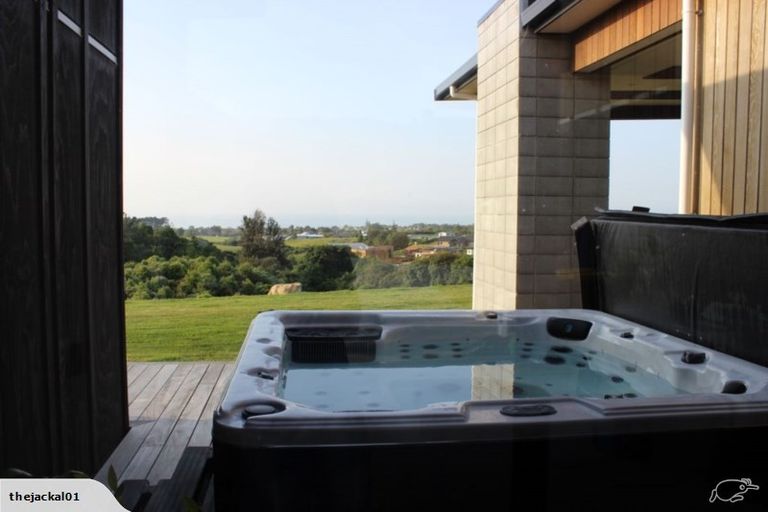 Photo of property in 6 Ekuarangi Place, Kaitake, New Plymouth, 4374